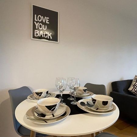 Stunning 2-Bed Apartment In Bristol With Parking Exterior photo